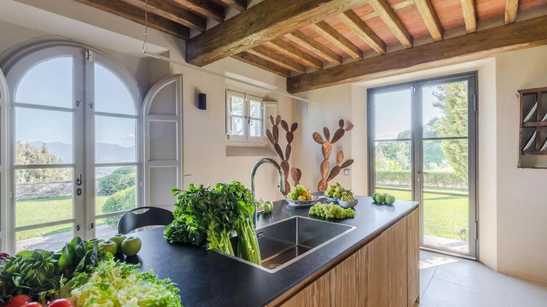 Villa Sunset, Luxury Farmhouse With Infinity Pool Lucca