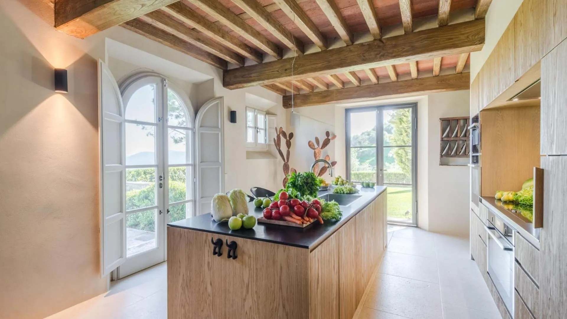 Villa Sunset, Luxury Farmhouse With Infinity Pool Lucca